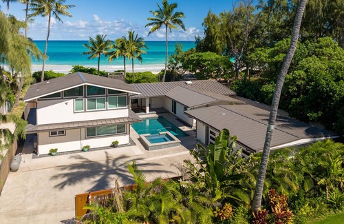 Kalama Tract Villa | Hawaiian Dream - Beachfront /Oceanfront paradise. by RedAwning