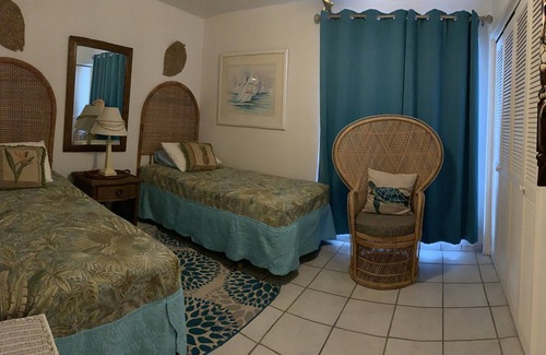 Kailua-Kona Condo | Hawaiian Family Hale at Gates Beach with a heated pool