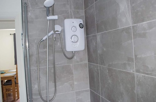 Hinckley Apartment | Hawk 3: Close to town centre / free parking / sleeps 4