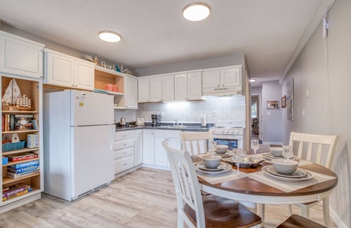 Neskowin Condo | Hawk Creek and Beach-View Condo Puts You Near Café, Steps from Neskowin Beach!