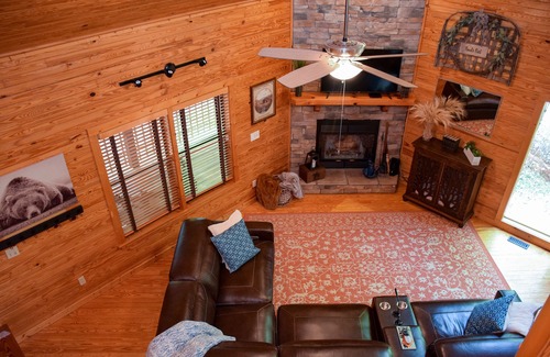 Townsend Cabin | Hawk's Nest - 4BR Cabin Minutes From The National Park And Cades Cove