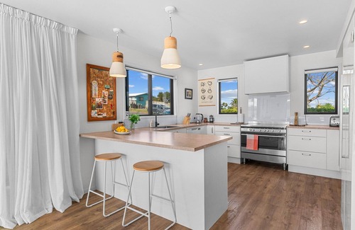 Mangawhai Heads House | Hawk View - Large, sunny house with rural views and great living spaces