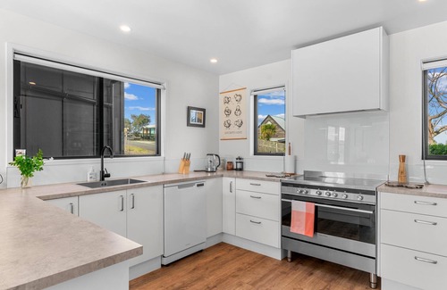 Mangawhai Heads House | Hawk View - Large, sunny house with rural views and great living spaces
