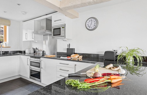 Totnes Cottage | Hawke - sleeps 4 guests in 2 bedrooms
