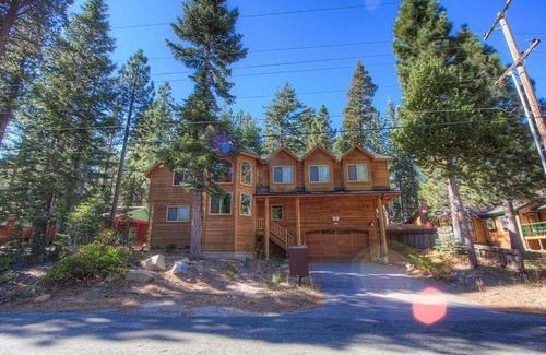 North Upper Truckee House | Hawks View Hideaway by Lake Tahoe Accommodations
