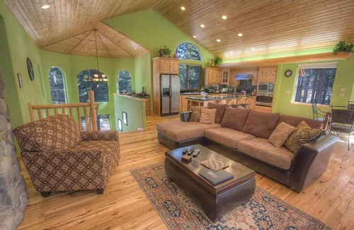 North Upper Truckee House | Hawks View Hideaway by Lake Tahoe Accommodations
