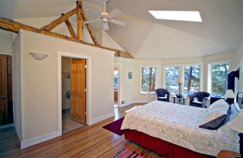 Fountain City House | Hawks View's Osprey Lodge