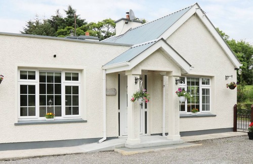 Aghlacon Cottage | HAWTHORN HIDEAWAY, pet friendly in Manorhamilton, County Leitrim