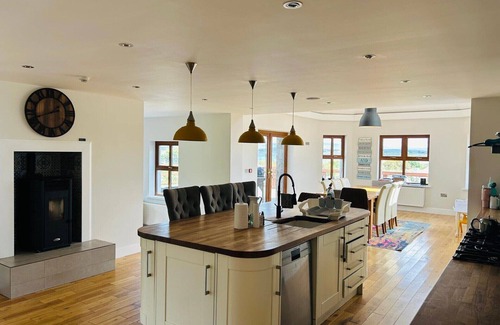 Connemara Ski Chalet | Hawthorn House - Luxurious stay with scenic views