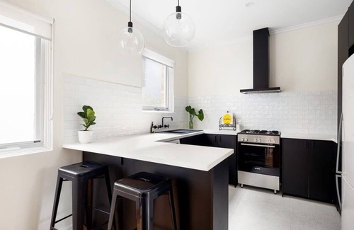 Hawthorn Apartment | Hawthorn's Tranquil Haven Free WiFi