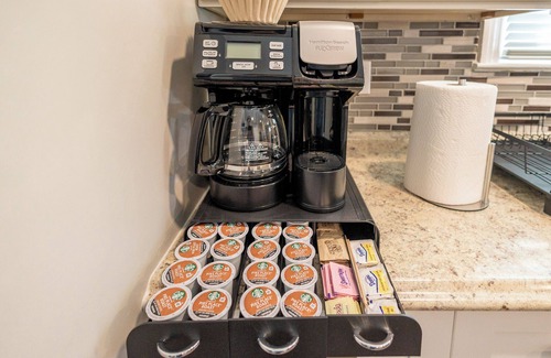 Hawthorne Apartment | Hawthorne 2Bed, Laundry In-Unit, Pets OK, Parking, Fios, Separate Entrance, Safe