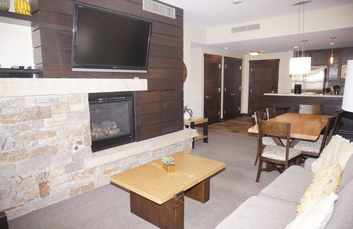 Snowmass Village Condo | Hayden Lodge - Views of the slopes and village (203154-9418)