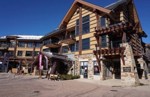 Snowmass Village Condo | Hayden Lodge - Views of the slopes and village (203154-9418)