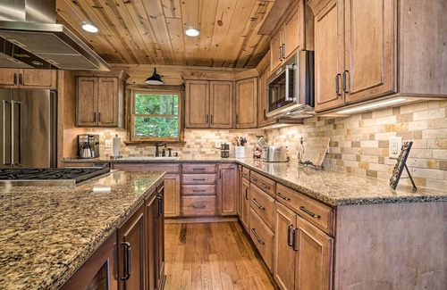 Hayesville Cabin | Hayesville Cabin w/Game Room & Mtn Views!
