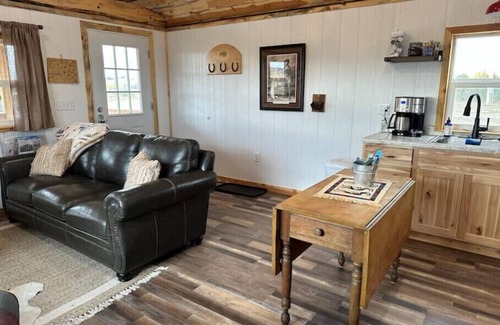 Fort Laramie Cabin | Hayfield Cabin 2, a place to get away from it all!nn