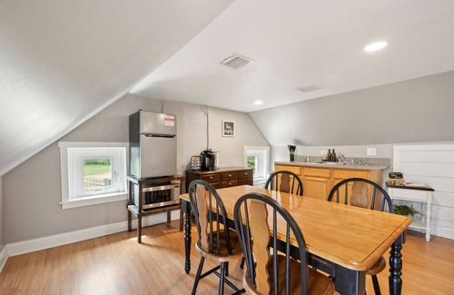 Rising Sun Apartment | Hayloft:Countryside Suite at Cedar Equestrian Farm