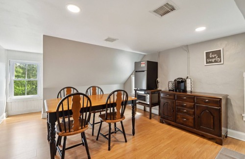 Rising Sun Apartment | Hayloft:Countryside Suite at Cedar Equestrian Farm