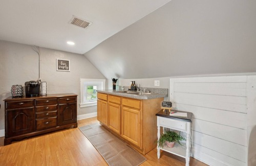 Rising Sun Apartment | Hayloft:Countryside Suite at Cedar Equestrian Farm