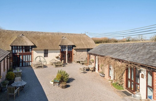 Whitchurch Canonicorum Cottage | Hayloft - Thatched Barn in the Countryside