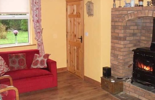 Killimor Cottage | HAZEL COTTAGE, pet friendly in Killimor, County Galway