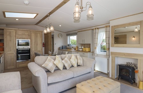 Teigngrace Cottage | HAZEL LODGE, pet friendly, country holiday cottage in Newton Abbot