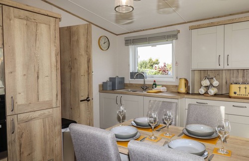 Teigngrace Cottage | HAZEL LODGE, pet friendly, country holiday cottage in Newton Abbot