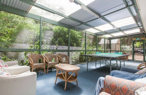 East Warburton House | Hazelwood Cottage | Sleeps 16 | 7 BR | Disabled Access | 1hr 30m to Melbourne
