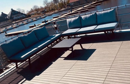 Offingawier Ski Chalet | Hboat 'Elysium' with private jetty 4-14