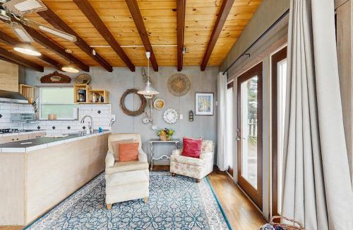 Mendocino Hotel | Headlands Cove - Artist's Studio