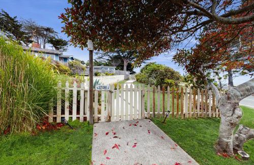 Mendocino Hotel | Headlands Cove - Artist's Studio