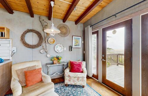 Mendocino Hotel | Headlands Cove - Artist's Studio