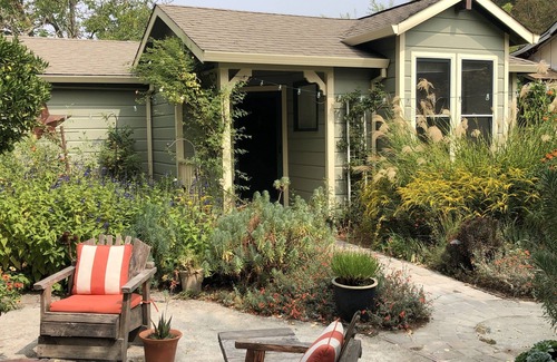 Healdsburg Cottage | Healdsburg Cottage Walk to the Plaza, Workspace
