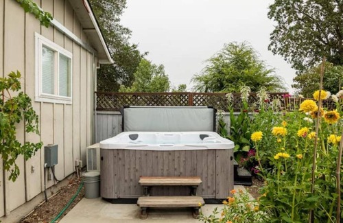 Geyserville House | Healdsburg Wine Country Oasis, Hot Tub & Bocce