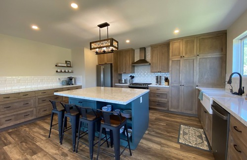 Healdsburg House | Healdsburg Wine Country Getaway with Panoramic Valley Views -5 min from downtown