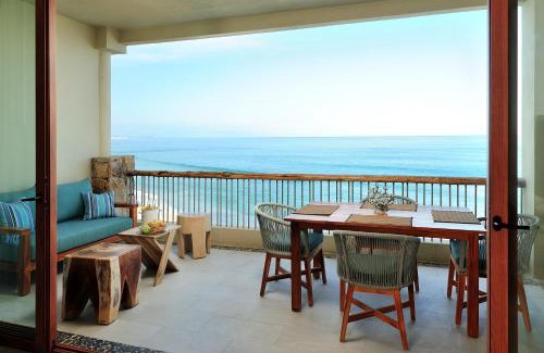 San Jose del Cabo Apartment | Hear the waves! Amazing beachfront condo with unbeatable views!