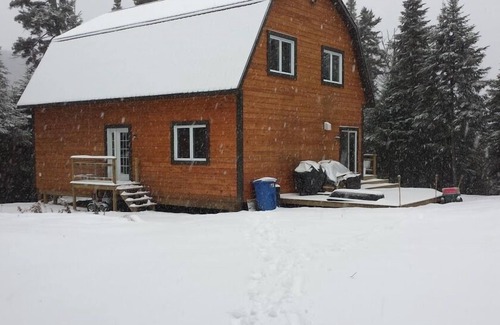 St-Adolphe-d'Howard Ski Chalet | Heart Island/île du coeur with 1 COTTAGE - PRIVATE ISLAND