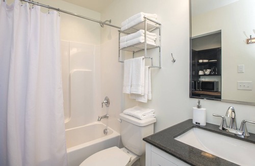 12 South House | Heart of 12th South - 1 bed, 1 bath Cozy Suite in Nashville