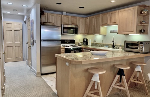 Aspen Condo | Heart of Aspen 2BR/2BA — Walk to Gondola, Quiet & Convenient