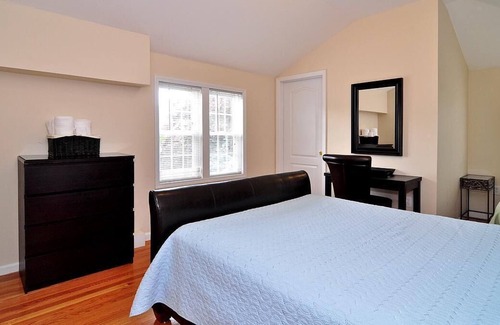 Queens Apartment | HEART OF BAYSIDE, 2bed 2bath with Loft
