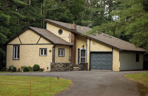 Catskill House | Heart of Catskills:Pond Views,Backyard Dining+BBQ.