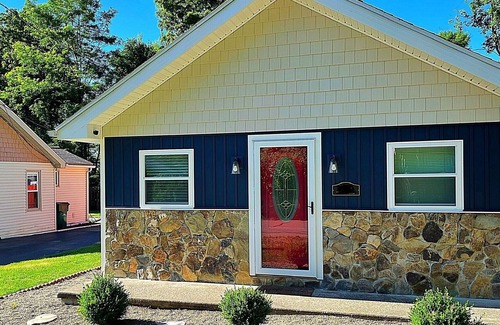 Conneaut Lakeshore Cottage | Heart of Conneaut Lake - Close2Water - Full Kitchen - Central A/C