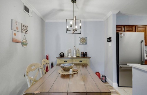 Far North Dallas Apartment | Heart of Dallas - Cozy Apt, 2Bed, Pool (30+ days)
