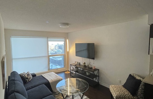 Bay Street Corridor Condo | Heart Of Downtown 1BR/2BA