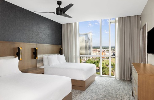 Downtown Atlanta Resort | Heart of Downtown Atlanta Resort with Pool & Bar