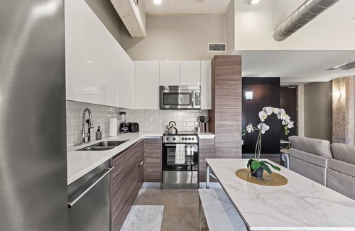 Downtown Dallas Apartment | Heart of Downtown Dallas: 2BR 2 BA City View APT