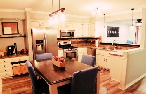 Dundalk House | HEART of Dundalk & Bayview Entire Townhouse 5BRs!