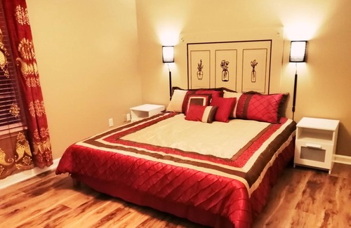 Dundalk House | HEART of Dundalk & Bayview Entire Townhouse 5BRs!