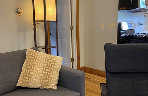 Silver Lane Apartment | Heart of Glastonbury CT Walking distance to everything.