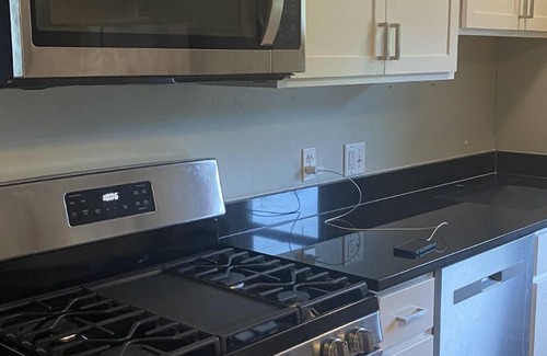 Silver Lane Apartment | Heart of Glastonbury CT Walking distance to everything.