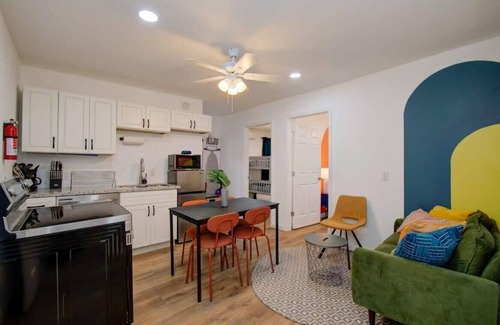 Greater East End Apartment | Heart of Houston - 2-BD/1-BA with Grill